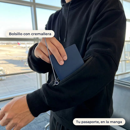 Pasaporte entrando al bolsillo con cremallera de la manga del buzo VOYRA